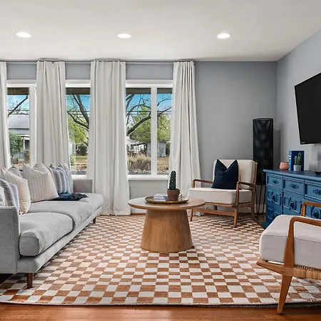 Canary Haus Walk To Main Pet Friendly Firepit